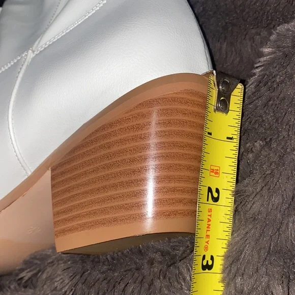 🍂Adorable NWOT white cowboy boots! - Picture 10 of 10
